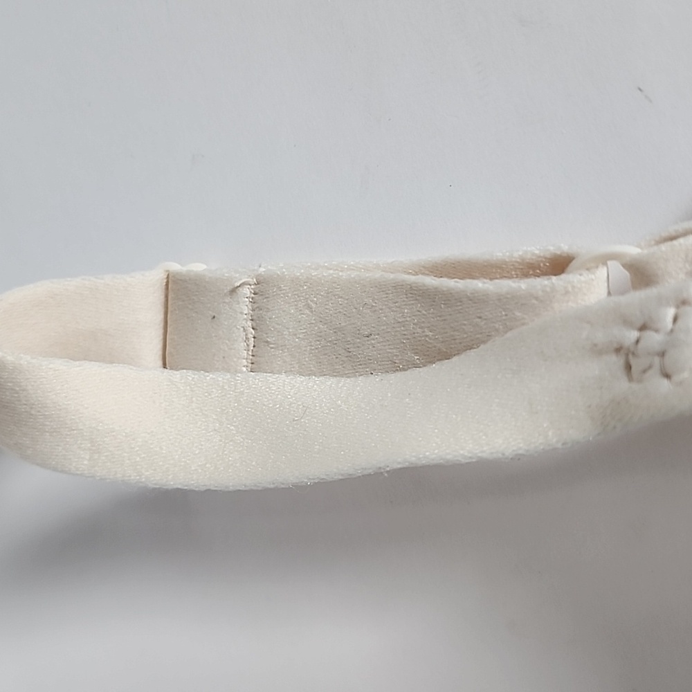 Bali cream underwire lace bra. - Picture 5 of 12